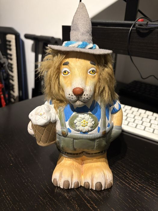 Figura Alemã mealheiro em Cerâmica 25cm