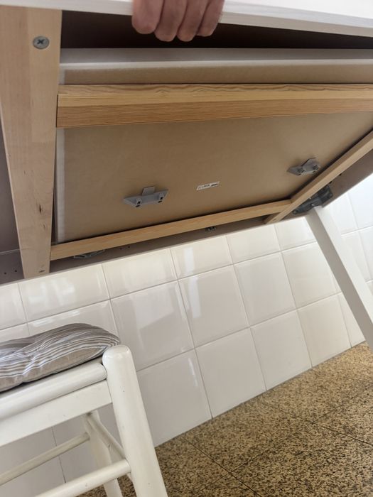 Conjunto de mesa de jantar extensível do IKEA e 4 cadeiras.