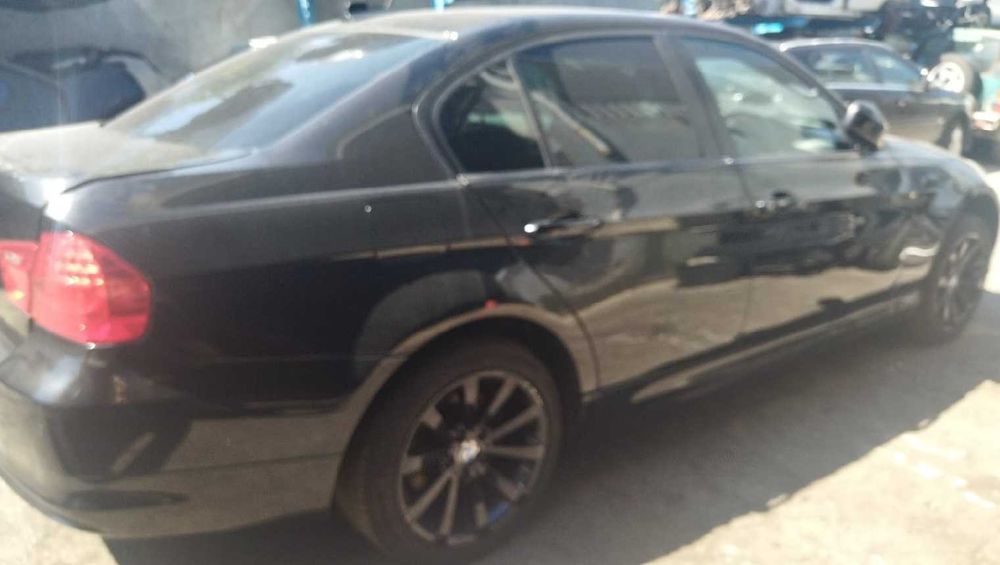 BMW E90 LCI 320 i 2011 | PARA PEÇAS |