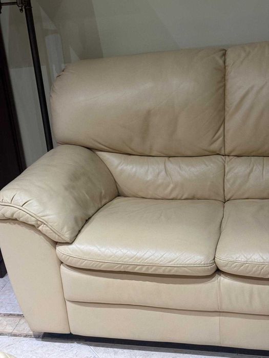 Conjunto de Sofás de Pele Bege (3 +2  lugares)  + Poltrona Reclinável