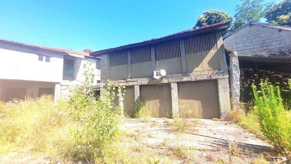 Quinta com exploração de viticultura em Guimarães