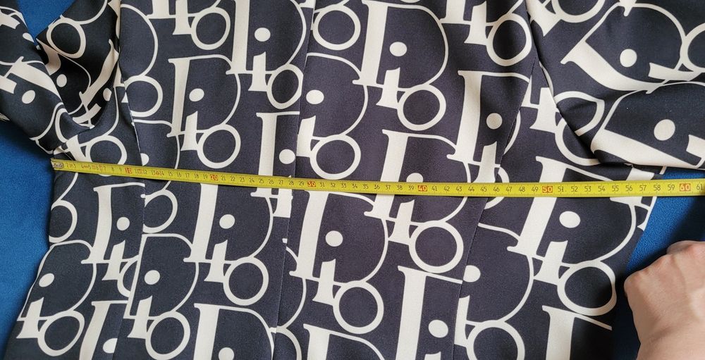 Sukienka zapinana, jak marynarka damska