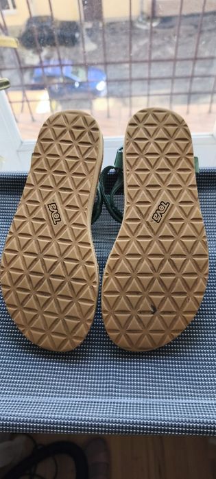 Teva босоніжки 40 розмір шкіра