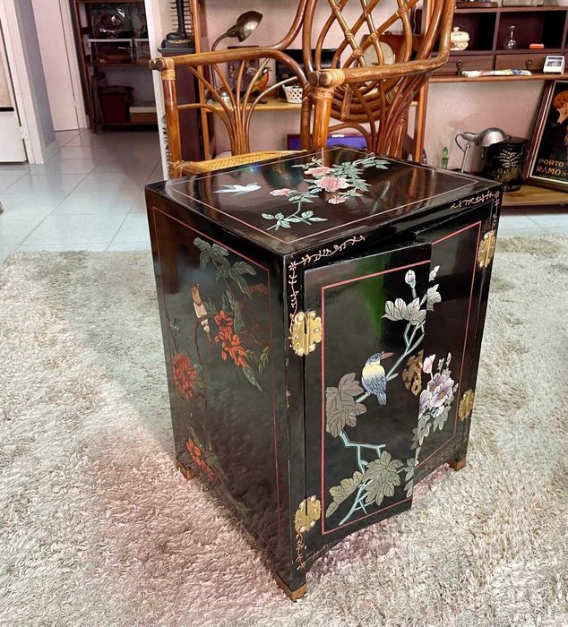 Móvel Lacado Estilo Chinoiserie – Vintage (c. 1970–90)