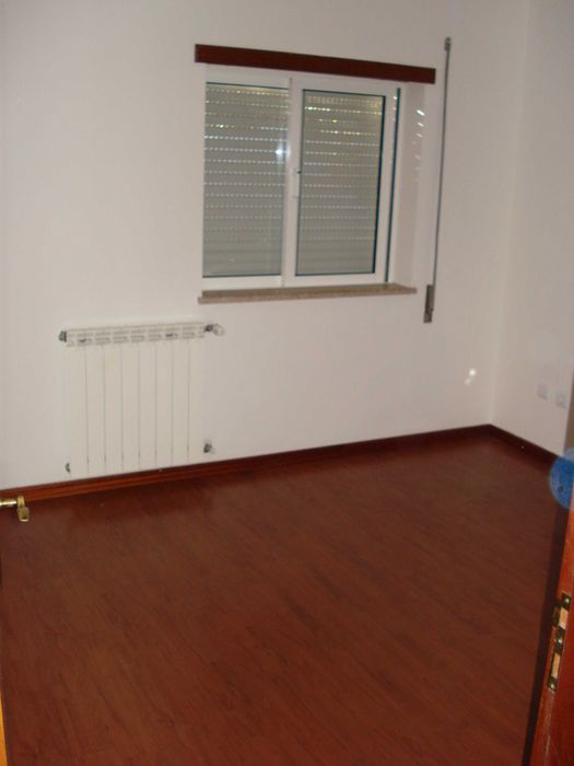 Aluga-se apartamento T2