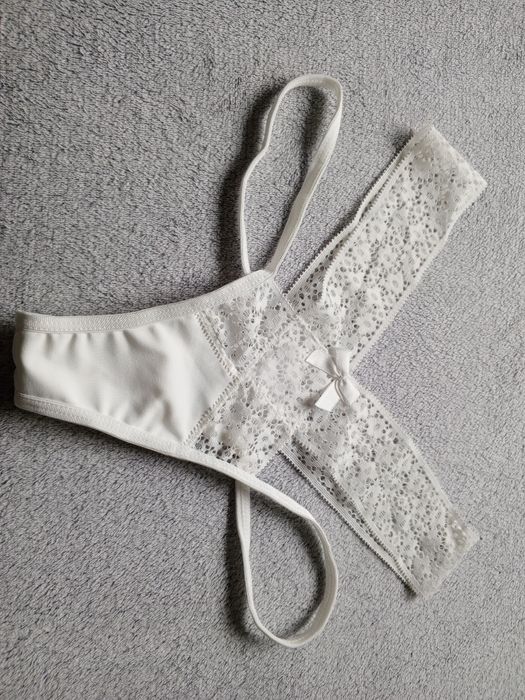 Majtki damskie stringi M białe 36/38