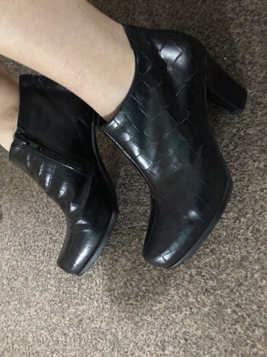 Skórżane półbuty botki na obcasie Unisa 36