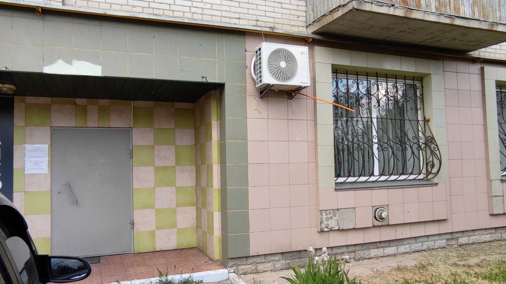 Нежитлове фасадне приміщення. вул Польова,42