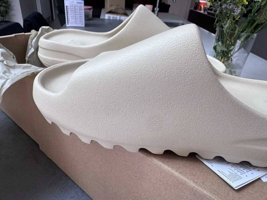 adidas Yeezy Slide / 40.5