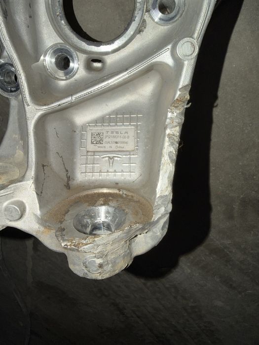 Цапфа ліва Tesla Y Juniper