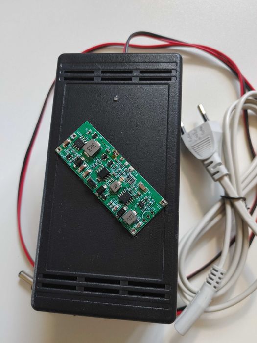 Упс для роутера, модема, камер та іншого 12V 36Вт. З акумуляторами 18650..