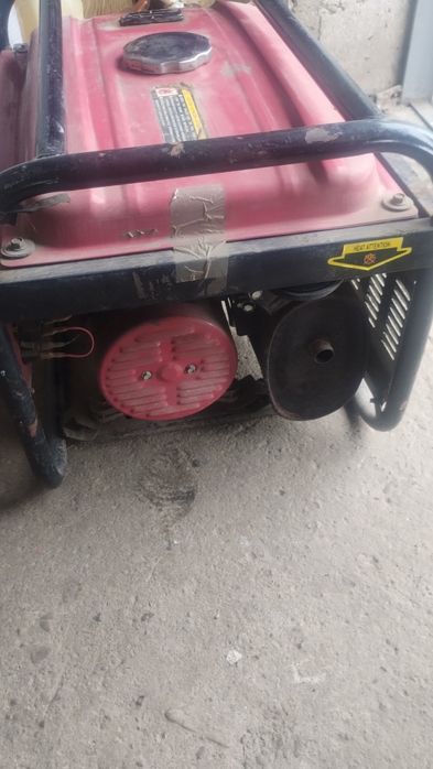 Продам генератор бензиновий. 2-KW