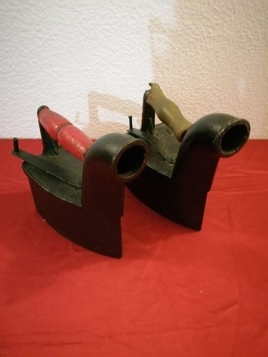 Ferros de engomar antigos