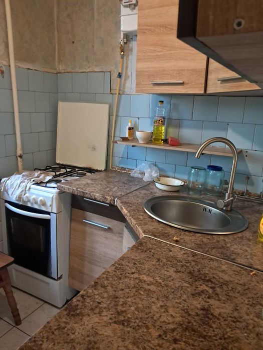 Сдам комнату в квартире. Центр, район рынка Озерка. Можно мужчина.