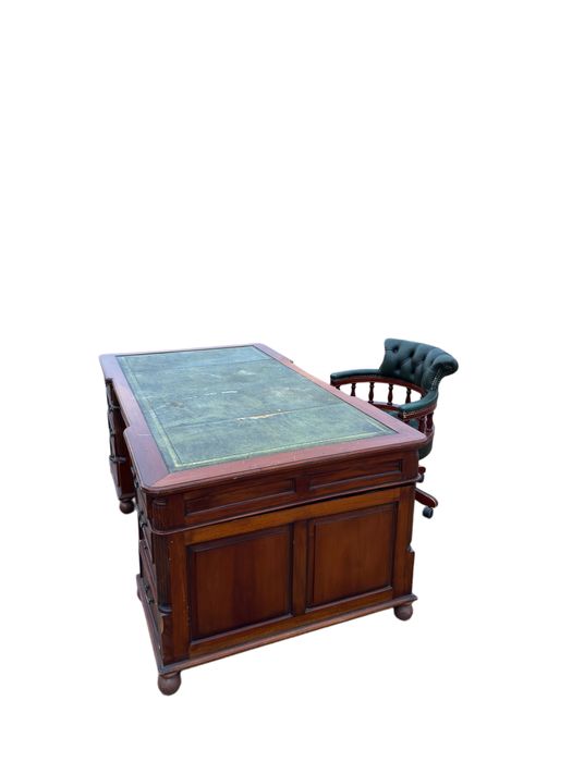 Imponente secretária com cadeira giratória