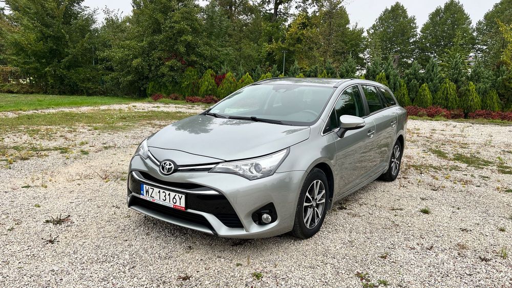 Toyota Avensis Toyota Avensis  2,0 benzyna Automat 2018r.  90 tys.km Salon Polska