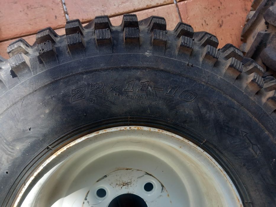 Vendo jantes com pneus moto-4 como novos