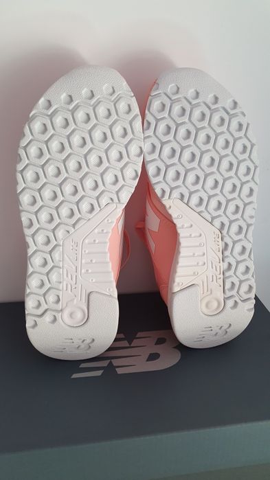 Buty damskie  New Balance modny kolor Rozmiar 35  /  wkładka 22 cm