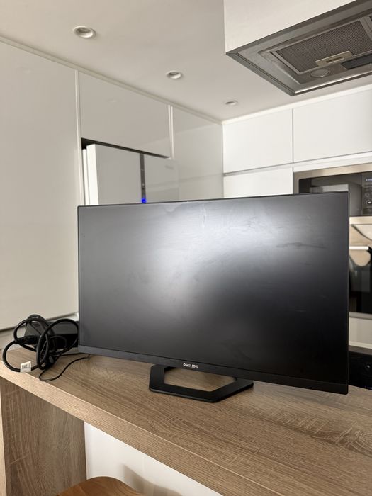 Monitor Philips 24E1N5300AE/00 – 23,8” Full HD USB-C (como novo)