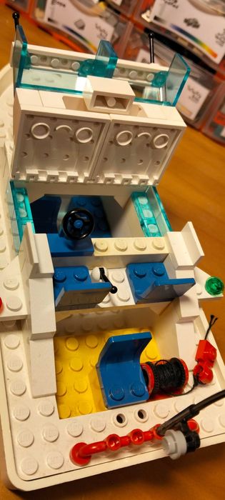 Lego Town 4011 Cabin Cruiser