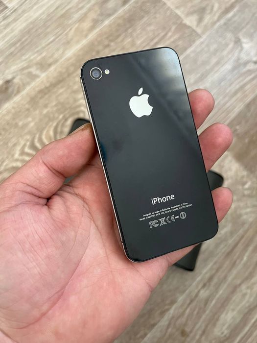 Продам Iphone 4s 64gb