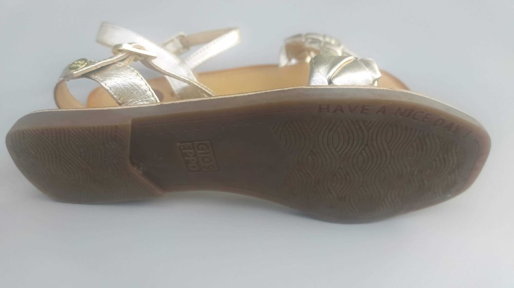 Sandálias douradas em pele 34 - como Novas