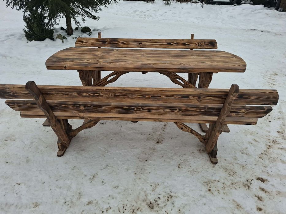 Stół z ławkami do ogrodu