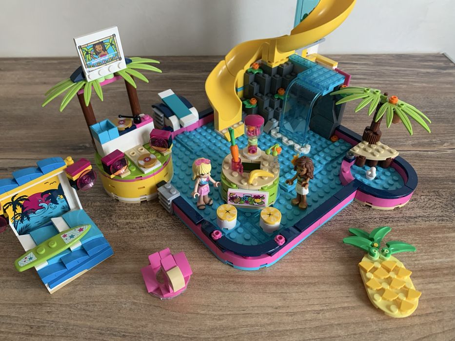 Конструктор LEGO Friends 41374 Андреа біля басейну