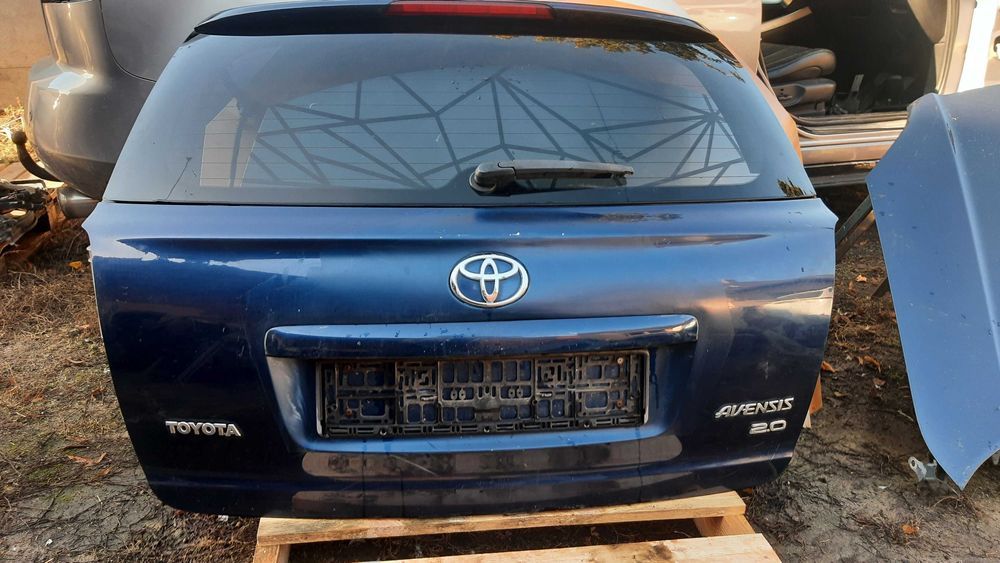 Lak. 8p4 toyota avensis t25 kombi klapa bagażnika