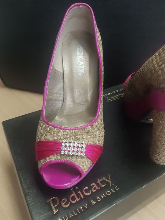 Pedycaty. Sapatos usados uma vez dentro da caixa original.