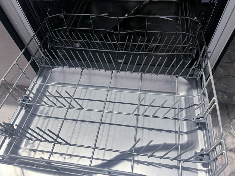 Посудомийна Interline DWI609 широка 60 см на 12 комплектів вбудована