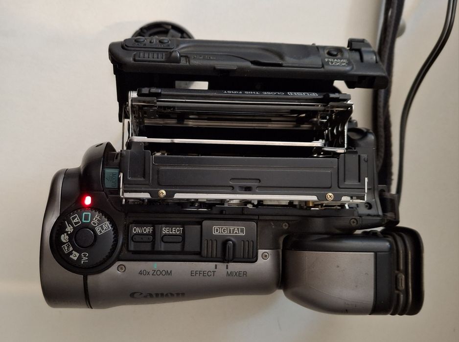 Câmara Canon UC-X2Hi Hi8 – Som Stereo – Kit Completo e Funcional