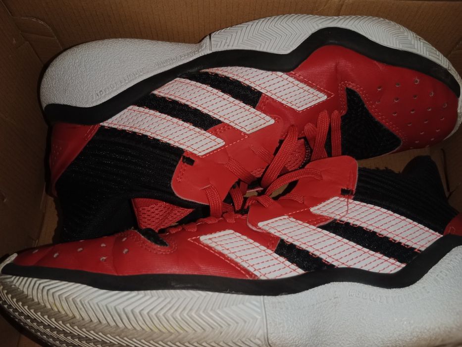 Кросівки Adidas червоного кольору