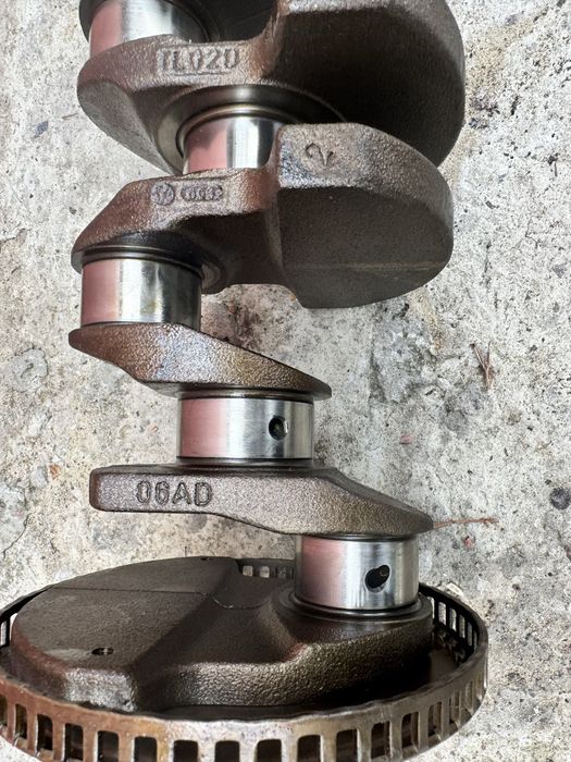 Колінвал колинвал 06AD 1.6 touran leon golf audi a3 octavia