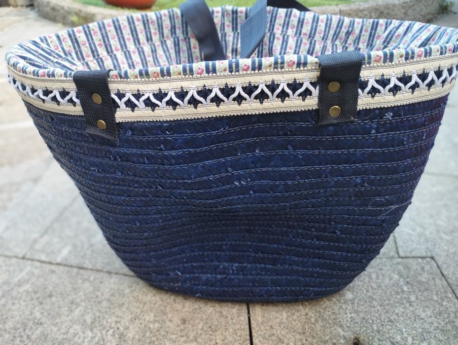 Cesta de palha azul