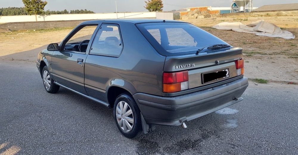 Renault 19 1.2 clássico de 3 portas