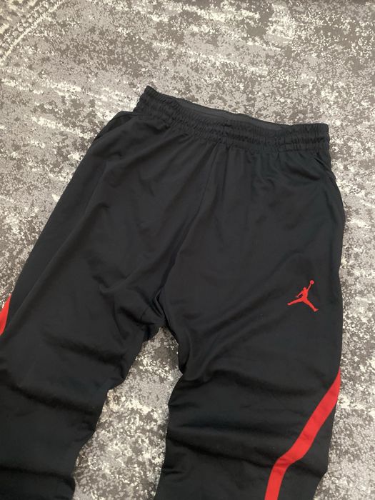 Штани Nike Jordan чорного кольору з червоними вставками М розмір нові колекції