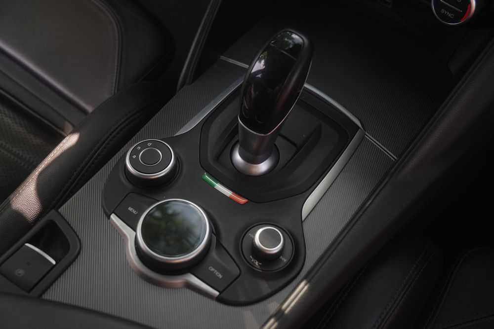 Alfa Romeo Giulia 2017 VIN ZARFAEEN6J7563965 фото оголошення 17 з 24