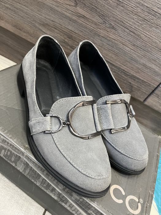 Жіночі туфлі. Лофери