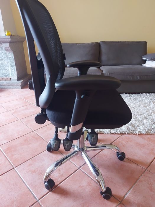 Cadeira escritorio ergonomica Staples