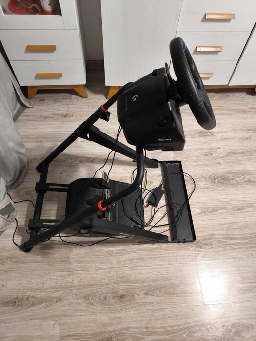 Kierownica Logitech G923 + stojak Huzaro speed 4.0