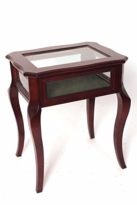 Móvel vitrine mogno