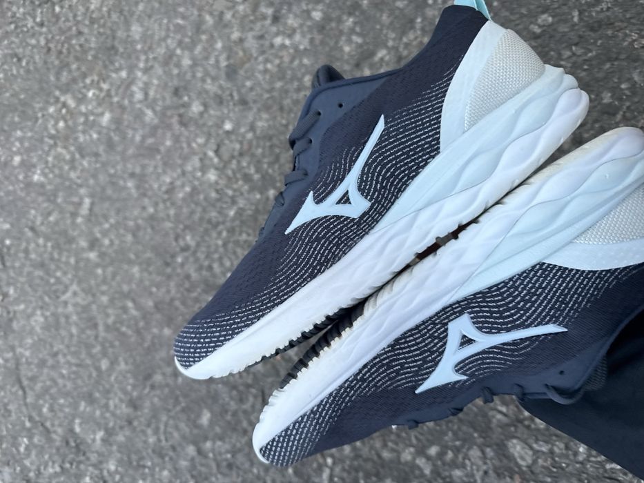Беговые кроссовки mizuno wave revolt кроссовки оригинал 42 размер
