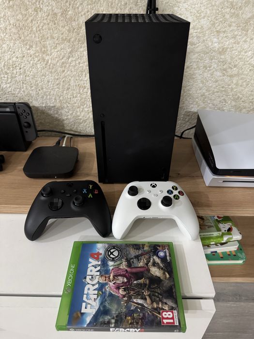 Xbox Series X 1TB with 2 Controllers + 1 Game64752337472897120