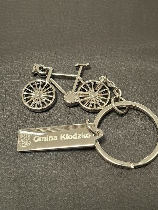 Gadżet promocyjne, brelok do kluczy w kształcie roweru. Gmina Kłodzko