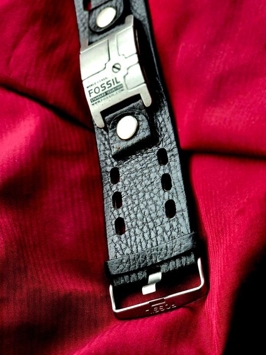 Продам кожаный браслет кожа металл от бренда Fossil