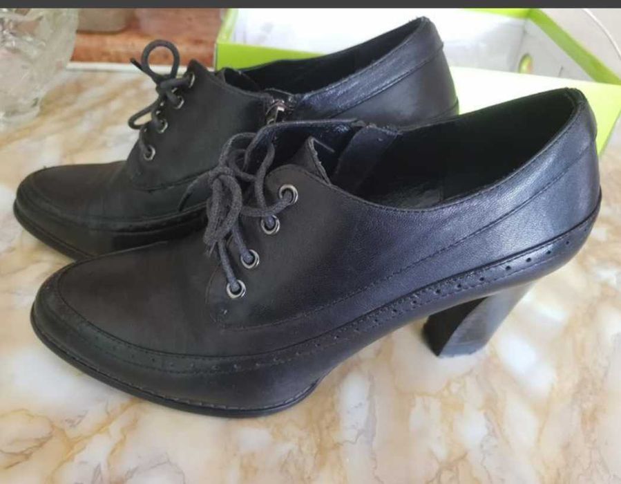 Шкіряні  туфлі  .