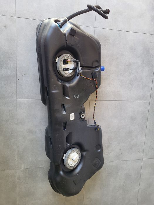 Zbiornik paliwa bmw m3 e92 e93 e90 v8 4.0 420km  Kompletny