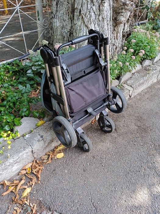 Детская прогулочная коляска Carrello Bravo