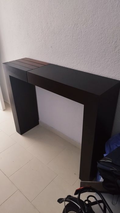 Aparador em madeira maciça wengue, com 4 tons de degradê.